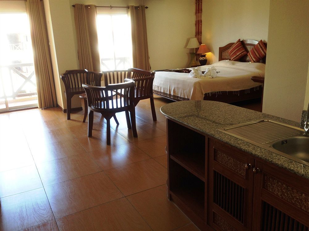 Phuphaya Resort Pattaya Luaran gambar